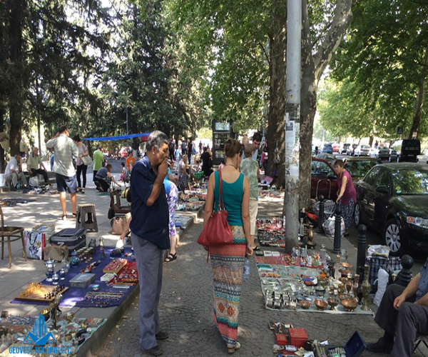 پل خشک و بازارچه عتیقه جات